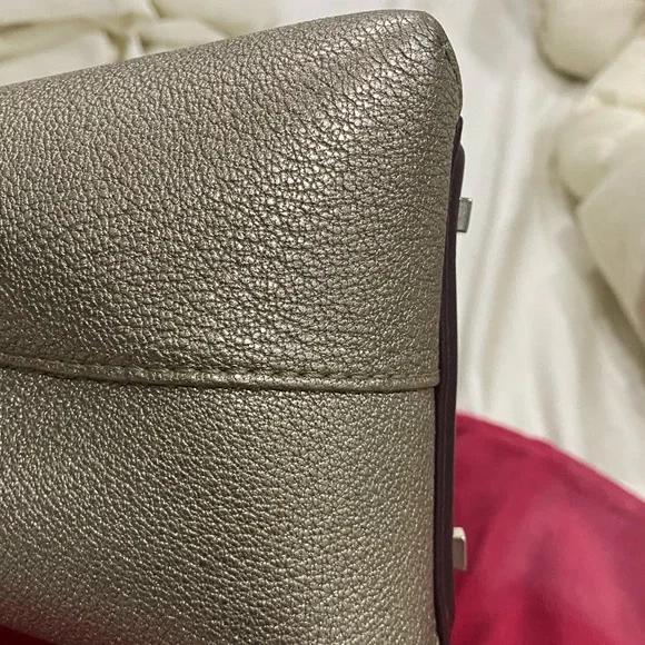 👜Carolina Herrera cross body súper good condition👜 - Picture 4 of 16